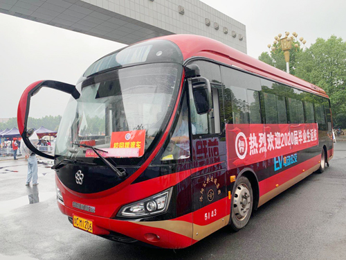 獨家！洛陽(yáng)一高校畢業(yè)生返?？擅赓M乘公交直達宿舍