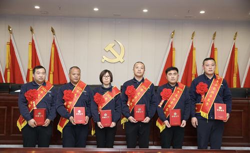 0203 安全服務(wù)能手從左至右依次為 黨萬(wàn)超、朱學(xué)民、任興芳、王琳汝、周冬偉、王須波.jpg