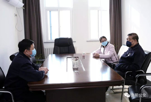 眾志成城、共克時(shí)艱——團市委向公交一線(xiàn)捐贈疫情防控物資