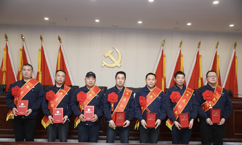 0202  標兵從左至右依次為 苗田、尤建鵬、劉德斌、褚聰偉、王占峰、解偉強、馬群藝.jpg