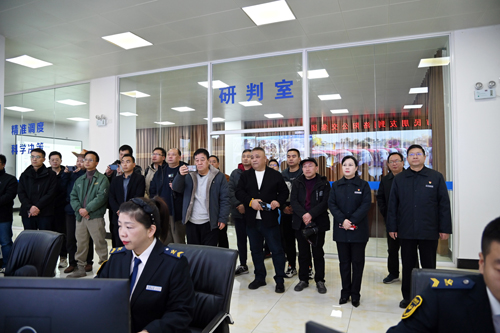 慶祝建司70周年！洛陽(yáng)公交集團邀請市民代表“零距離”探秘公交01.JPG